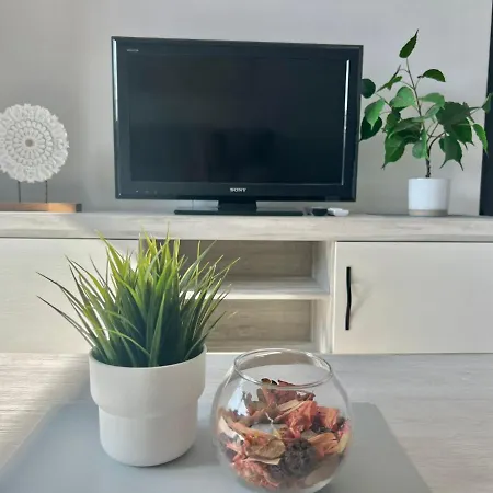 Unbeatable And Quiet 2 Bedrooms On The Paseo Maritimo Rey De Espana, Sleeps 6, Steps Away From The Center Of Fuengirola! Everything Within Walking Distance! * Fuengirola