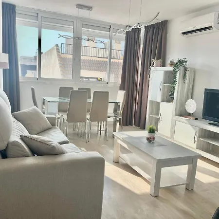 Unbeatable And Quiet 2 Bedrooms On The Paseo Maritimo Rey De Espana, Sleeps 6, Steps Away From The Center Of Fuengirola! Everything Within Walking Distance! *