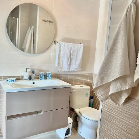 Apartment Unbeatable And Quiet 2 Bedrooms On The Paseo Maritimo Rey De Espana, Sleeps 6, Steps Away From The Center Of Fuengirola! Everything Within Walking Distance!