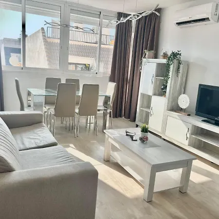 Unbeatable And Quiet 2 Bedrooms On The Paseo Maritimo Rey De Espana, Sleeps 6, Steps Away From The Center Of Fuengirola! Everything Within Walking Distance! Apartment Fuengirola