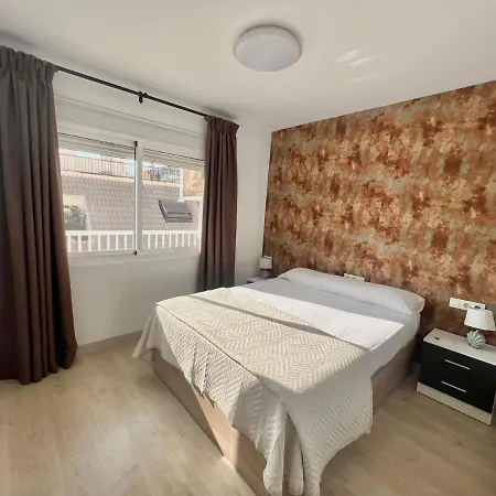 Unbeatable And Quiet 2 Bedrooms On The Paseo Maritimo Rey De Espana, Sleeps 6, Steps Away From The Center Of Fuengirola! Everything Within Walking Distance! *